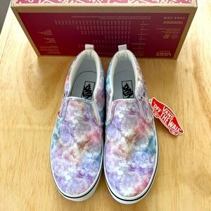Vans slip on shoes in heart tie dye